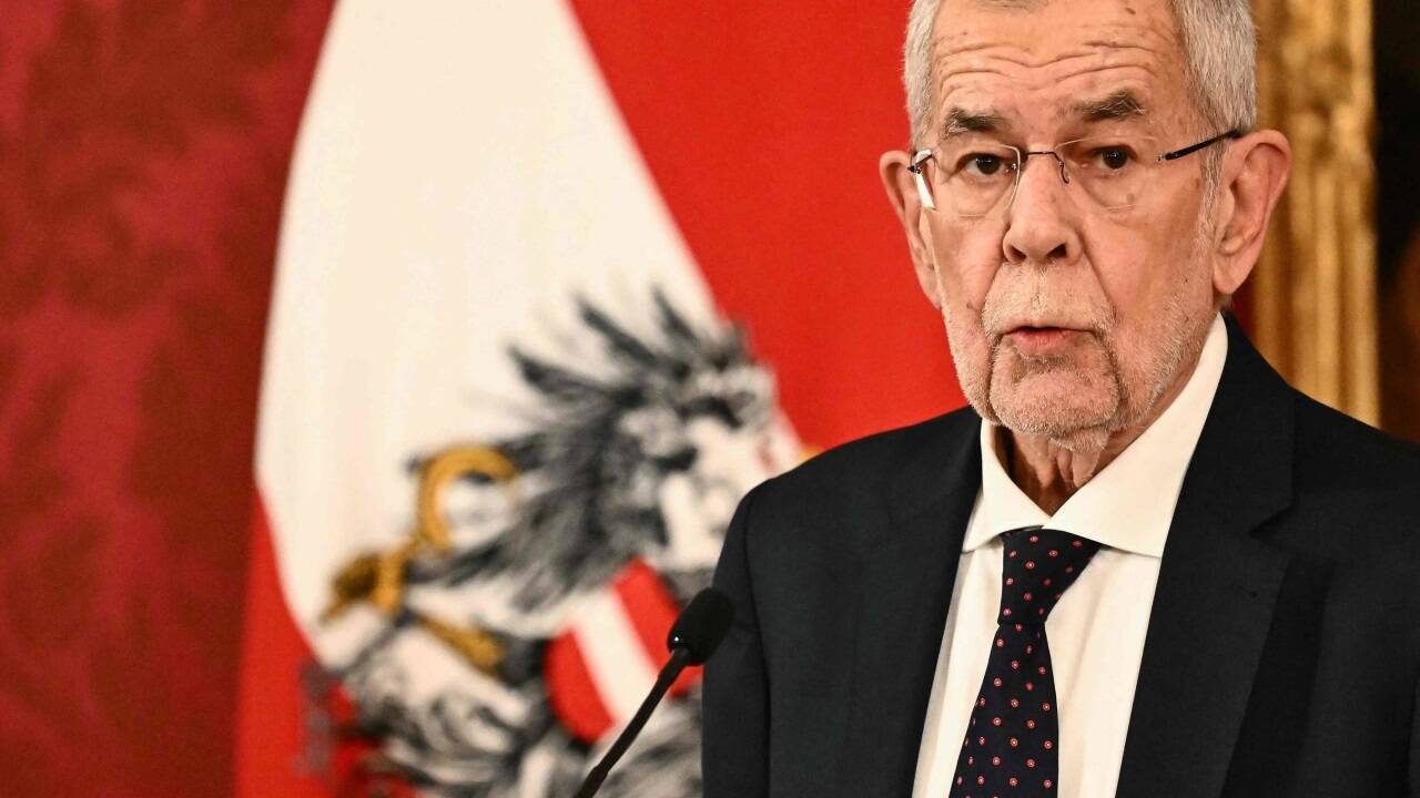 Am Samstag wollen Christian Stocker, Andreas Babler und Beate Meinl-Reisinger ihre Gespräche fortsetzen und danach Bundespräsident Alexander Van der Bellen informieren. 