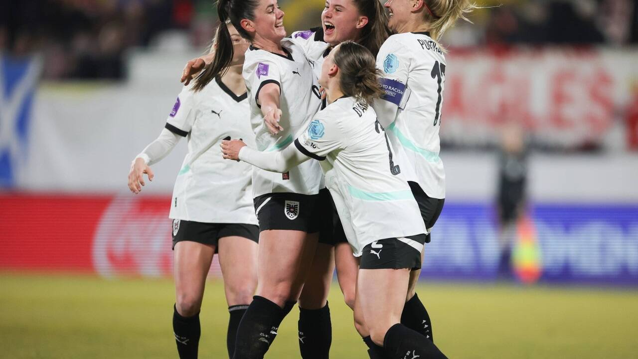 Jubel bei Österreichs Fußballerinnen.  