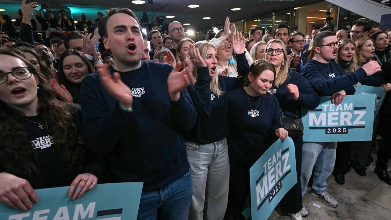 Die oppositionellen Unionsparteien haben die Bundestagswahl in Deutschland am Sonntag mit deutlichem Abstand gewonnen und werden damit voraussichtlich mit CDU-Chef Friedrich Merz den nächsten Kanzler stellen.  
