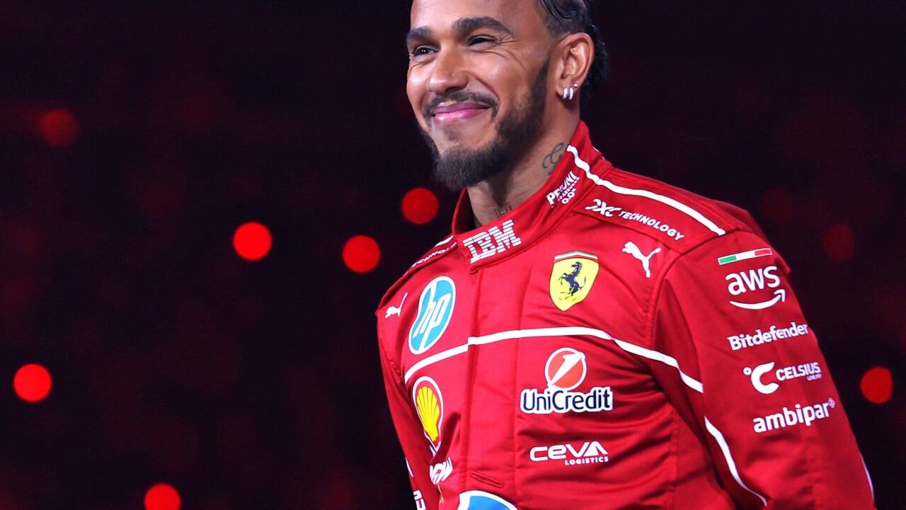 Lewis Hamilton fährt ab sofort für Ferrari und will die Tifosi jubeln lassen.  Lewis Hamilton fährt ab sofort für Ferrari und will die Tifosi jubeln lassen.