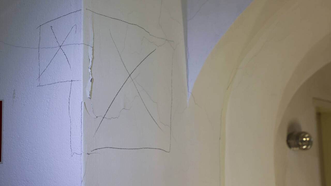 Vor einem Jahr waren die Risse im Gemäuer ein großes Thema. Nach der Wahl hat sich kein Gemeinderat mehr dafür interessiert. Vor einem Jahr waren die Risse im Gemäuer ein großes Thema. Nach der Wahl hat sich kein Gemeinderat mehr dafür interessiert.