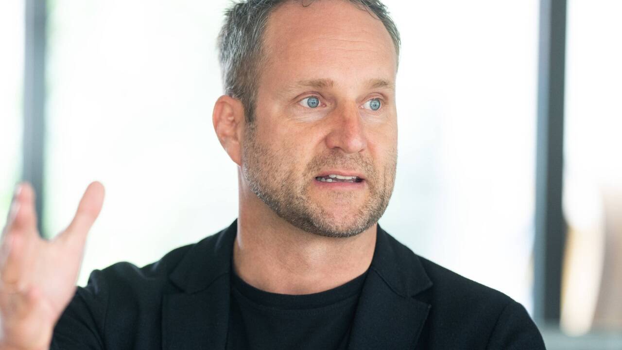 Matthias Strolz will der Jugend „die Flügel heben“. Die seinen wurden nun von seinen einstigen Parteifreunden gestutzt. 