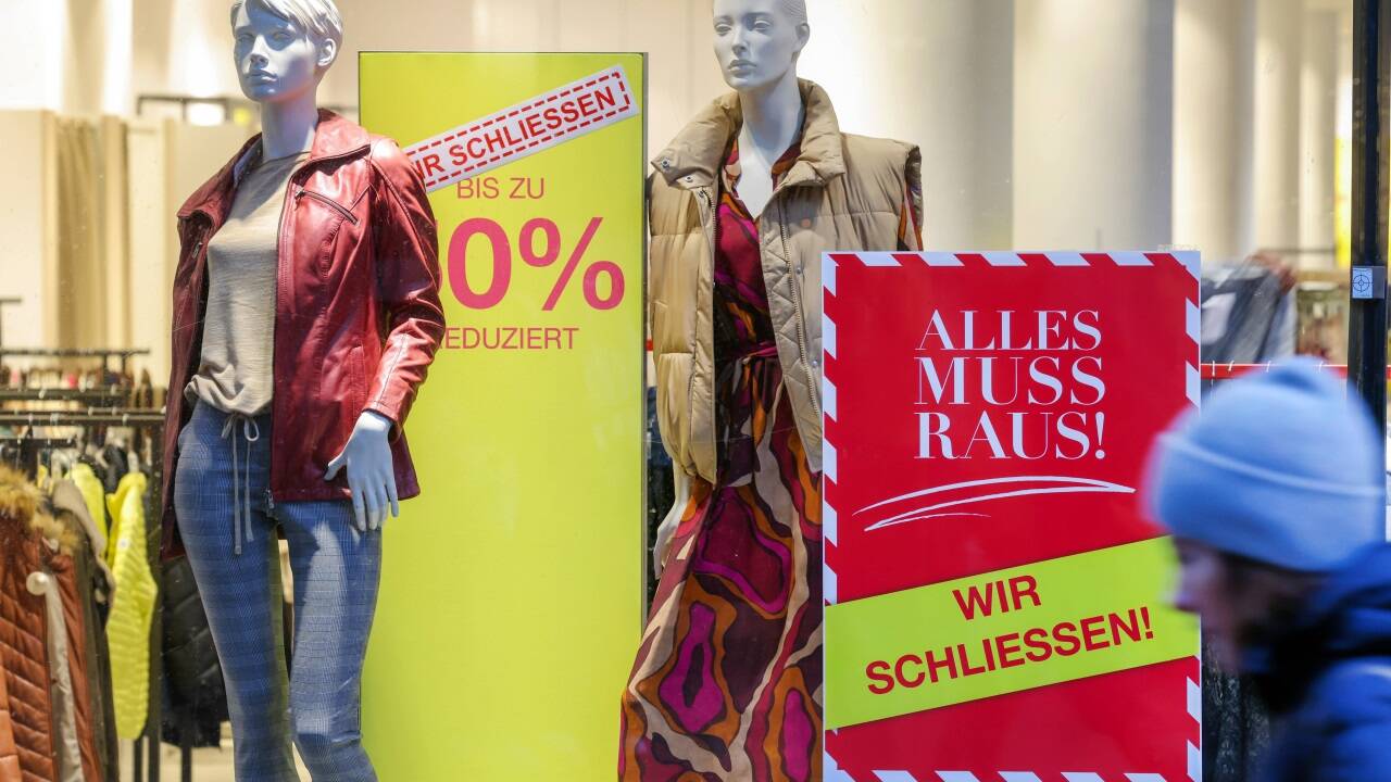 Räumungsverkauf in den Innenstädten. 