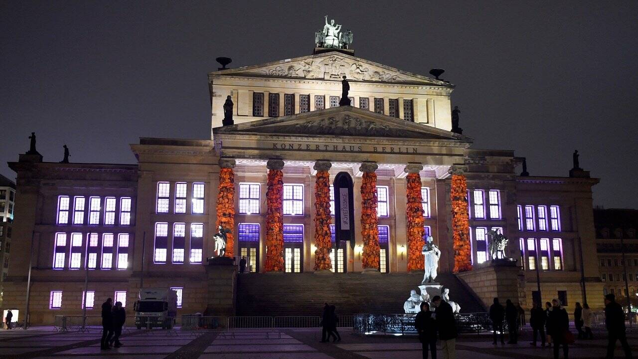 Ai Weiwei erinnert mit Schwimmwesten an Flüchtlinge