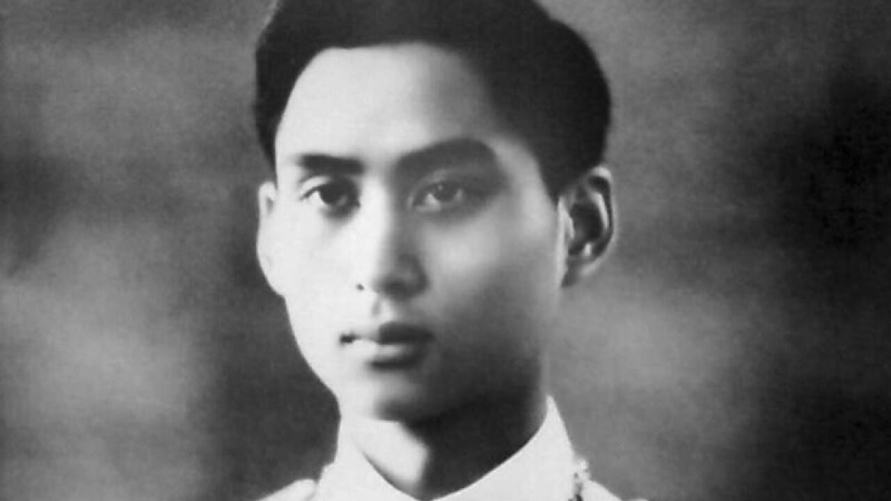 1935: Thailands König Prajadhipok wird zur Abdankung gezwungen. Den Thron besteigt sein zehnjähriger Neffe Ananda Mahidol (Bild). 1935: Thailands König Prajadhipok wird zur Abdankung gezwungen. Den Thron besteigt sein zehnjähriger Neffe Ananda Mahidol (Bild).