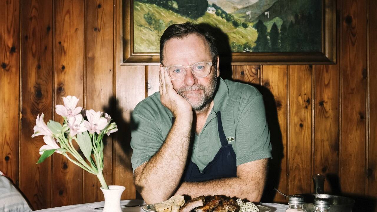 Sepp Schellhorn vor Schweinsripperln mit Krautsalat und Semmelknödeln. Seine Betriebe in Salzburg hat er nicht nur operativ geführt, sondern war auch als Koch im Einsatz. Sepp Schellhorn vor Schweinsripperln mit Krautsalat und Semmelknödeln. Seine Betriebe in Salzburg hat er nicht nur operativ geführt, sondern war auch als Koch im Einsatz.