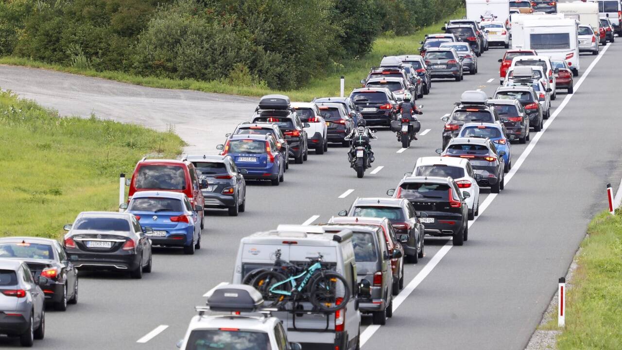 Zwei Mal wird Salzburg im Programm der künftigen Bundesregierung erwähnt. Beide Male geht es um den Transitverkehr – und damit um eine Blockabfertigung am Walserberg und um die Abfahrtssperren entlang der Autobahn.  