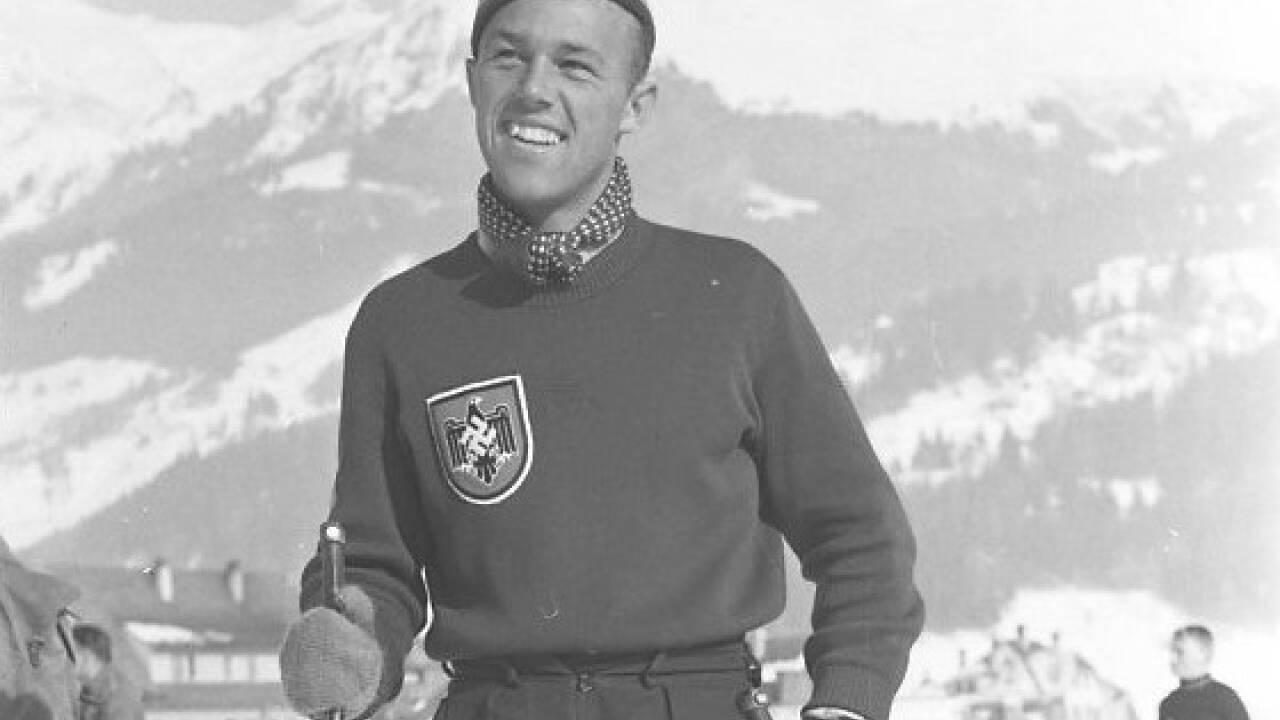 Josef Bradl im Jahr 1939 im Trikot der reichsdeutschen Skinationalmannschaft. 