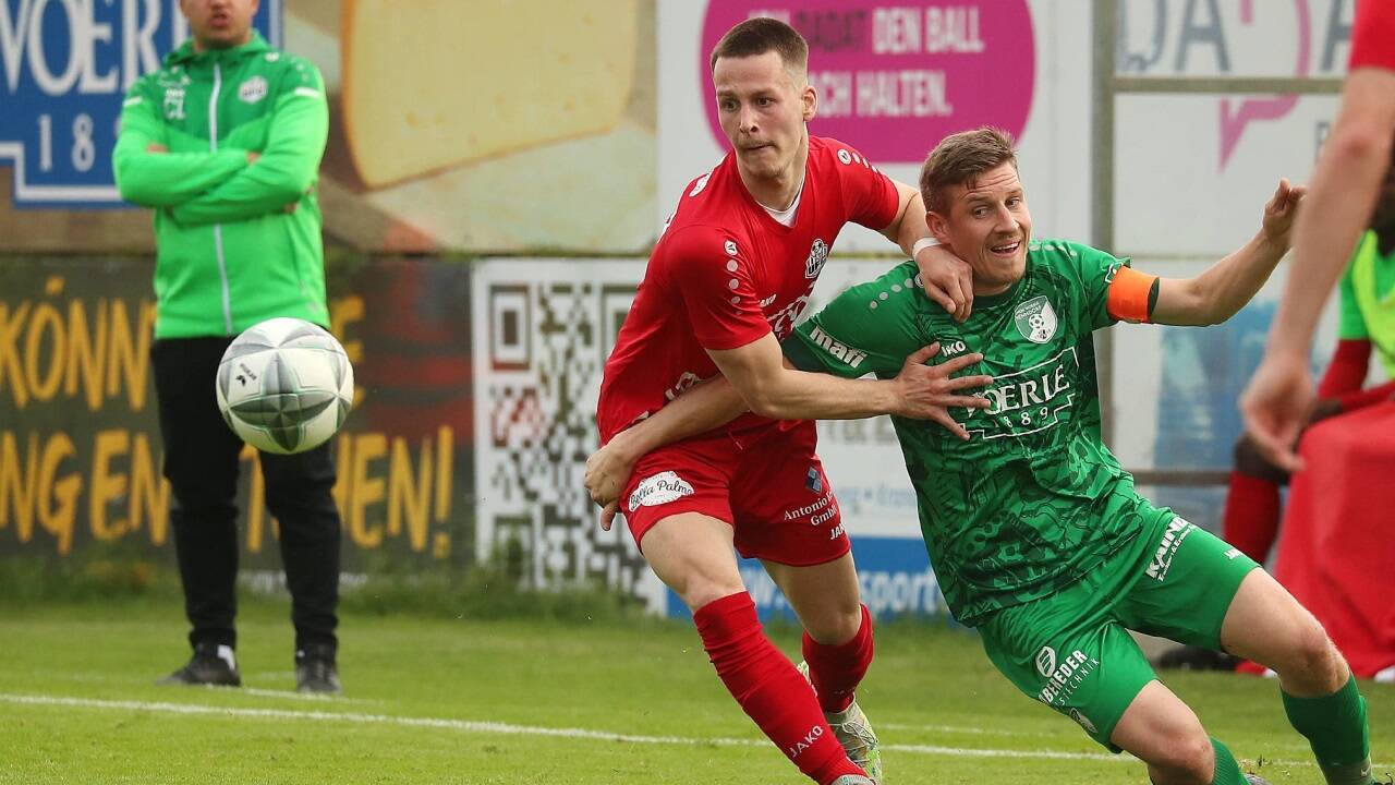 Ein Topteam der Salzburger Liga: die Halleiner um Din Rahmanovic (Mitte) und Trainer Christoph Lessacher (hinten). Ein Topteam der Salzburger Liga: die Halleiner um Din Rahmanovic (Mitte) und Trainer Christoph Lessacher (hinten).