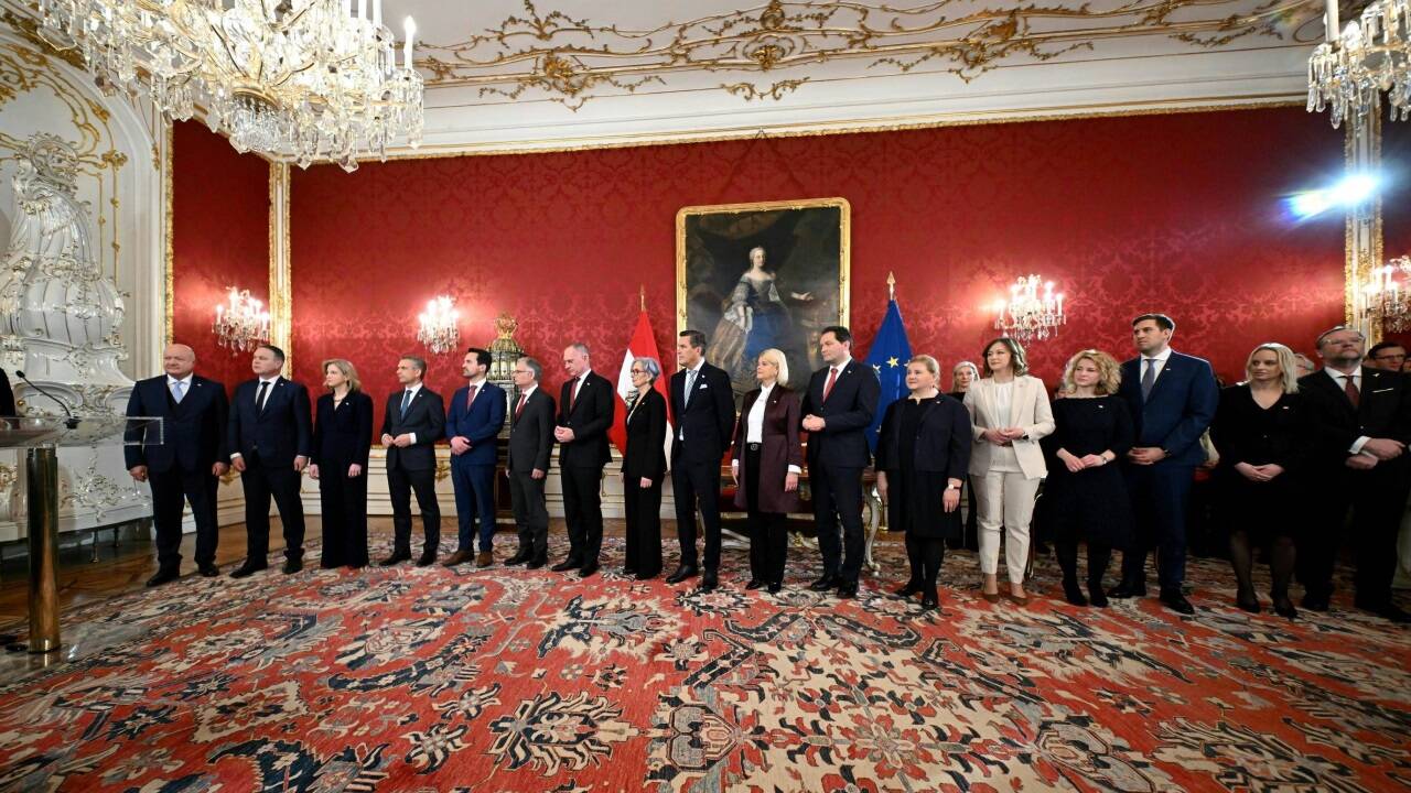 Aufstellung der Neuen in der Wiener Hofburg.  