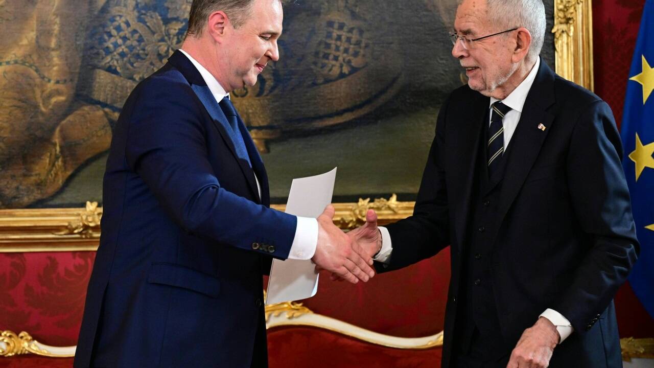 Vizekanzler Andreas Babler (SPÖ) und Alexander Van der Bellen.  