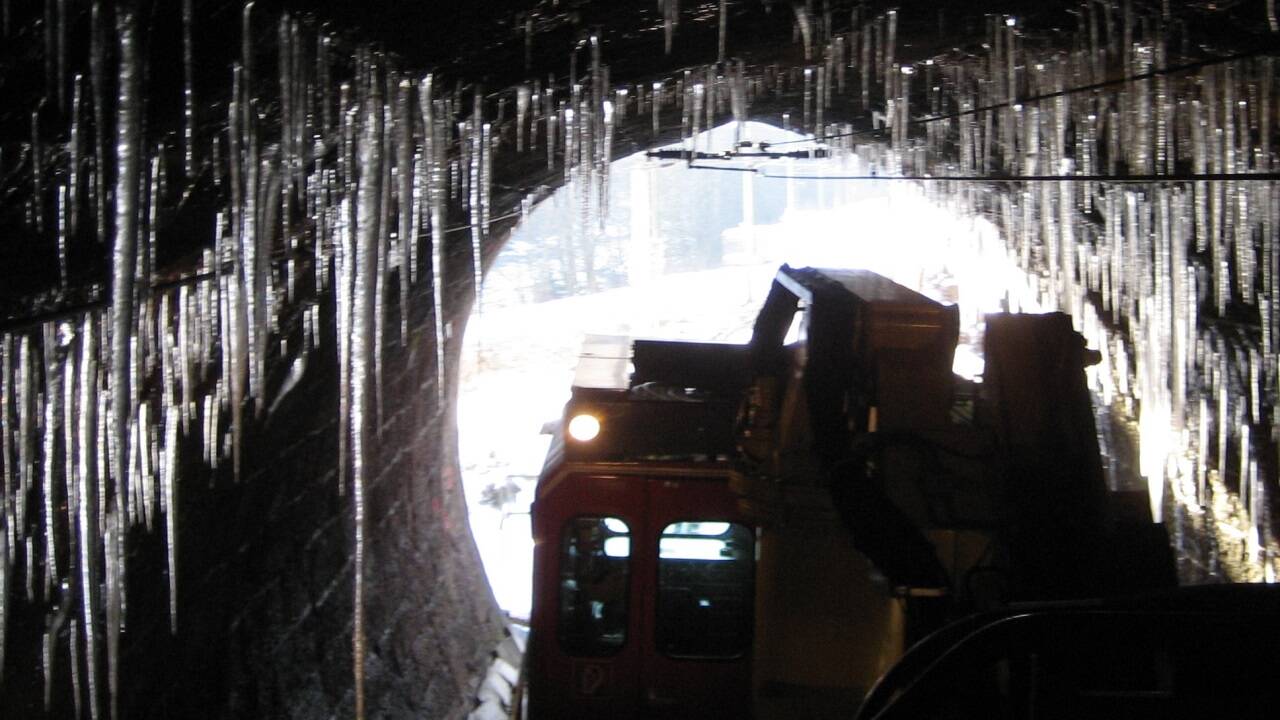 Eiszapfen in den Tunnel der ÖBB. Eiszapfen in den Tunnel der ÖBB.