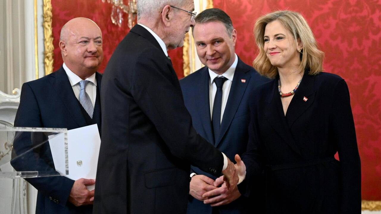 Alexander Van der Bellen mit Christian Stocker, Andreas Babler und Beate Meinl-Reisinger.  