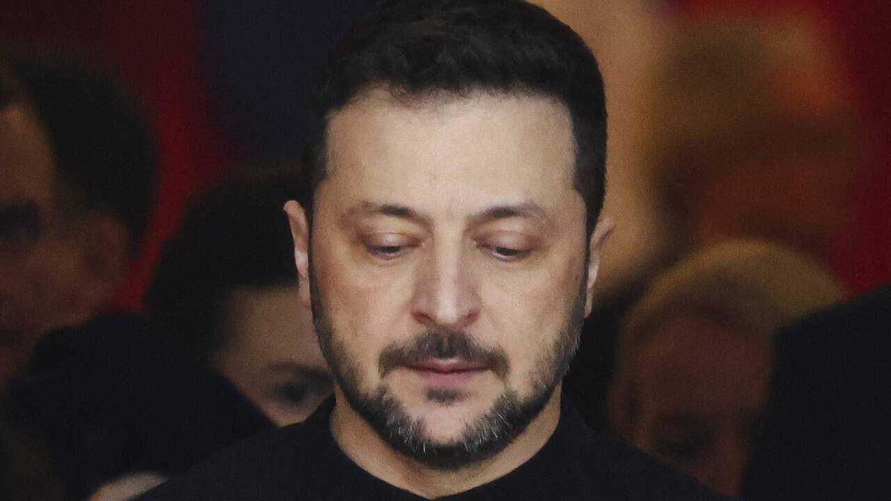 Ernüchtert muss der ukrainische Präsident Selenskyj zur Kenntnis nehmen, dass die USA vorerst die Militärhilfe stoppen.  