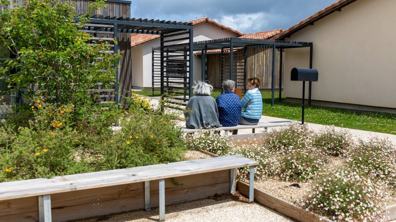 Im südwestfranzösischen Dax gibt es ein betreutes Dorf, in dem nur Alzheimer-Patienten leben. 
