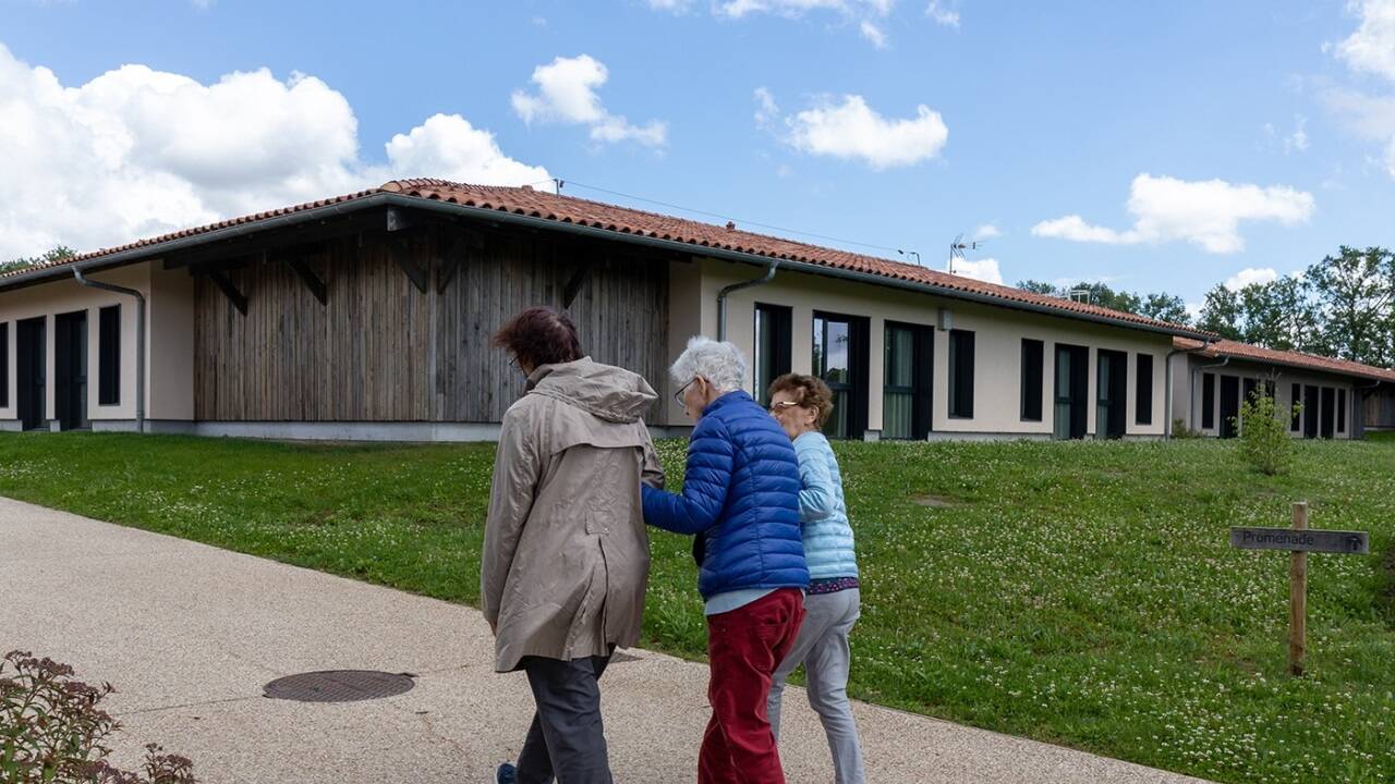 Im südwestfranzösischen Dax gibt es ein betreutes Dorf, in dem nur Alzheimer-Patienten leben. 