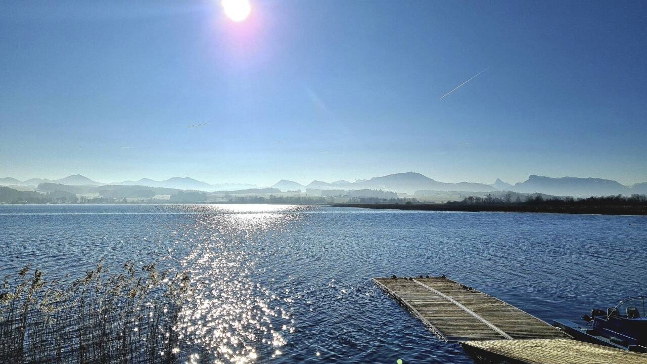 Idylle am Rupertiweg in Seekirchen am Wallersee. So ruhig ist es freilich nur außerhalb der Saison. 