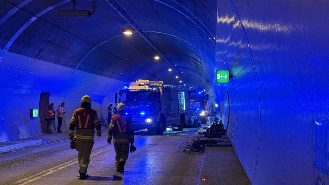 Eine Person wurde bei dem Unfall tödlich verletzt. 