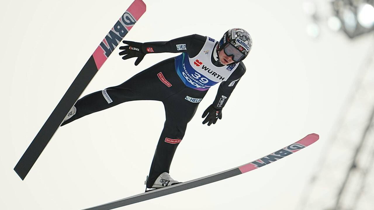 Marius Lindvik sprang bei der WM in Trondheim mit einem manipulierten Anzug. 