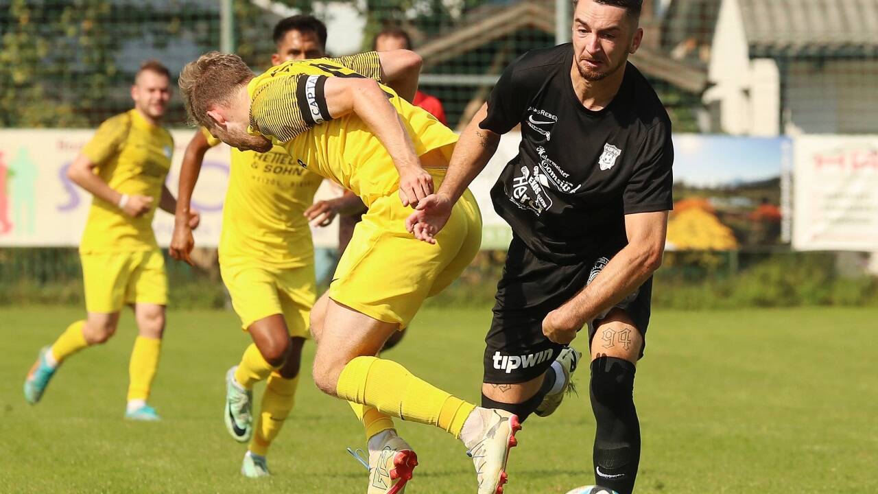Mario Kreuzer (rechts) hält bei sieben Saisontoren in der Salzburger Liga. 