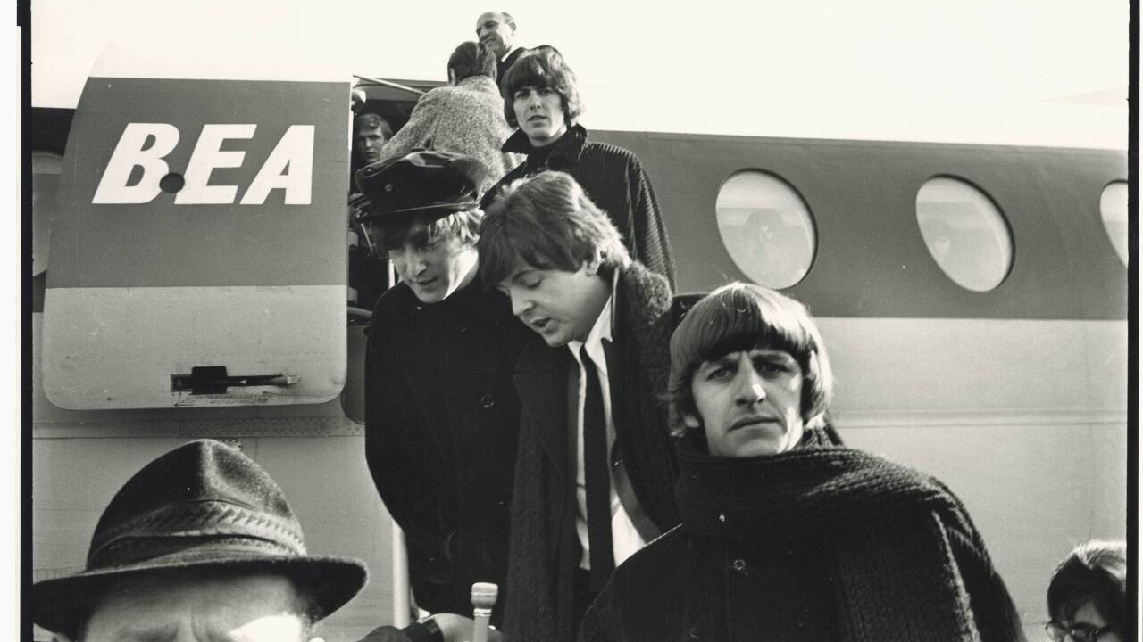 Ankunft der Beatles am Flugplatz Maxglan am 13. März 1965 um 14.18 Uhr. 