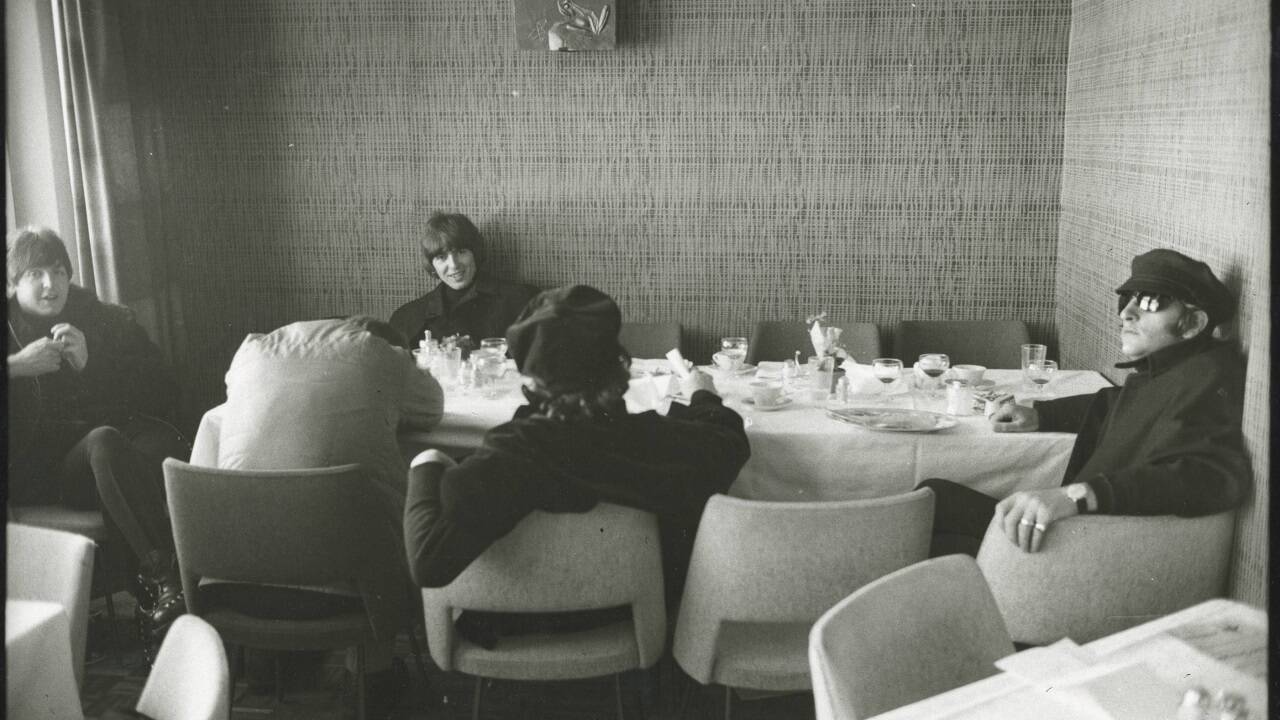 Atempause im Hotel Edelweiss: Paul McCartney, George Harrison, John Lennon (von hinten) und und Ringo Starr. 