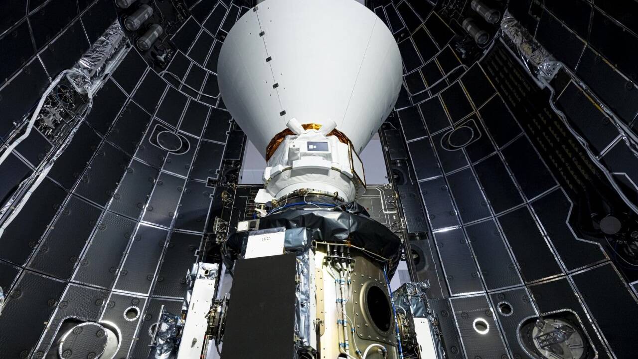 Vor dem Abflug: Das Teleskop „Sphere X“.   Vor dem Abflug: Das Teleskop „Sphere X“.