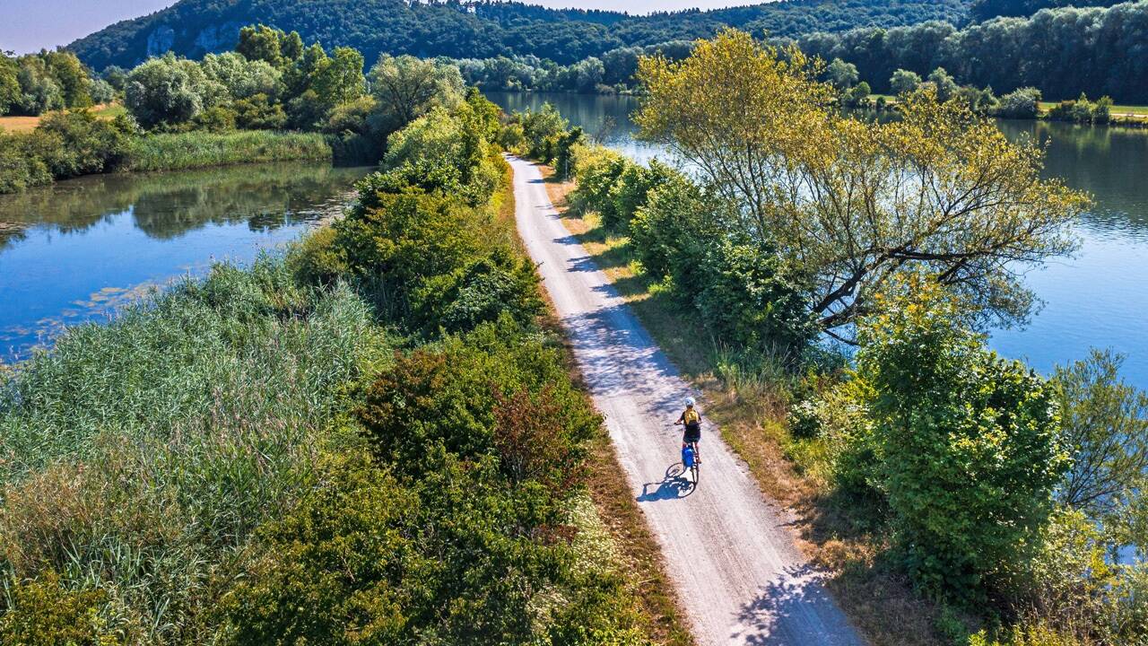 Der Fünf-Flüsse-Radweg führt entlang von Donau, Altmühl, Pegnitz, Vils und Naab. 