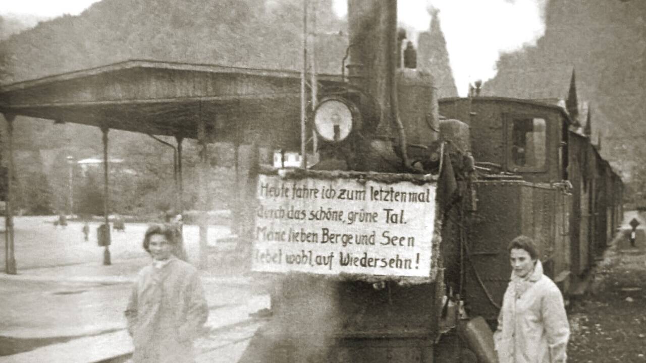 Am 30. September 1957 fuhr der letzte Zug der Salzkammergut-Lokalbahn.  