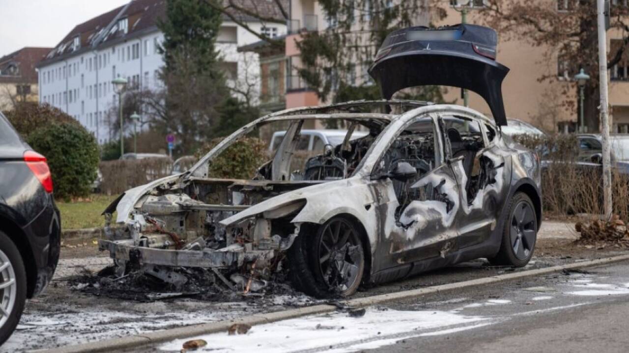 Schlecht für die CO2-Bilanz: Ausgebrannte Teslas in Berlin 