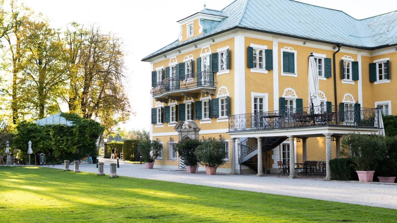 Das Stammgeschäft von Gössl ist im Salzburger Gwandhaus, das inzwischen Red-Bull-Miteigentümer Mark Mateschitz gehört, beheimatet. Das Stammgeschäft von Gössl ist im Salzburger Gwandhaus, das inzwischen Red-Bull-Miteigentümer Mark Mateschitz gehört, beheimatet.