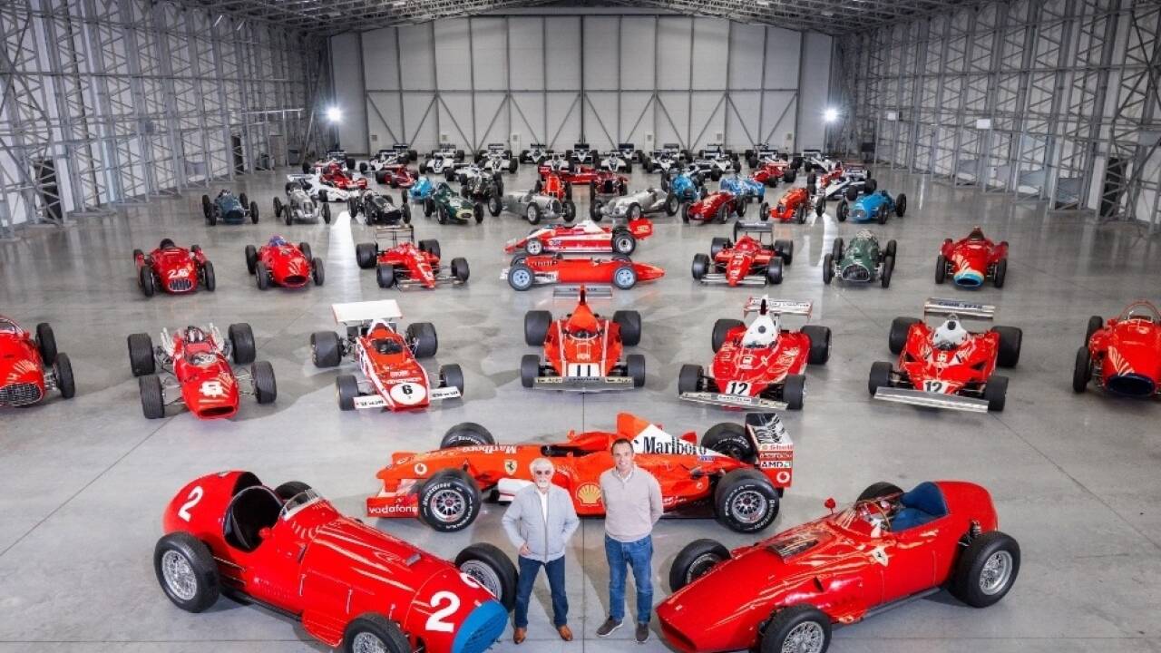 Zur Autosammlung gehören legendäre Formel-1-Boliden wie jener von Michael Schumacher (2002) und der 1958er-Bolide von Mike Hawthorn, dem ersten Briten, der in einem Ferrari Weltmeister wurde.  