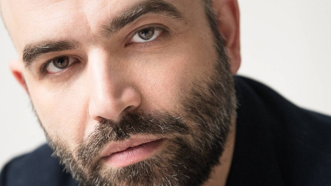 Roberto Saviano macht seinem neuen Buch „Treue“ schrecklich deutlich, wie die Mafia ihre eigenen Frauen zur Ware macht.  Roberto Saviano macht seinem neuen Buch „Treue“ schrecklich deutlich, wie die Mafia ihre eigenen Frauen zur Ware macht.