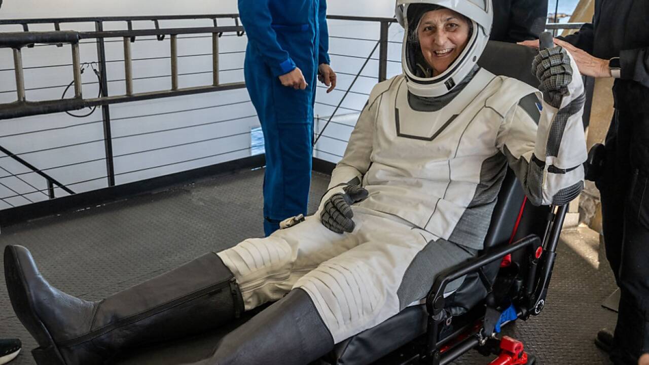 Suni Williams wieder glücklich auf der Erde. 