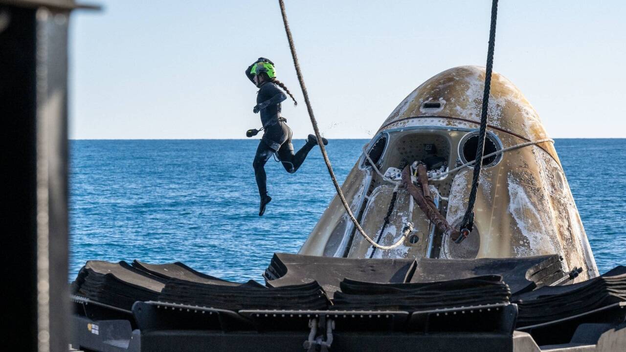 Wegen einer Raumschiff-Panne mussten zwei US-Astronauten rund neun Monate länger als ursprünglich geplant auf der Internationalen Raumstation ISS bleiben. 