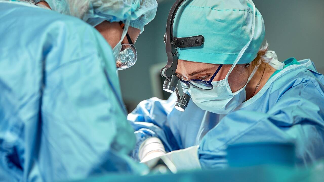 Bis eine geplante Operation durchgeführt wird, kann es dauern.   Bis eine geplante Operation durchgeführt wird, kann es dauern.