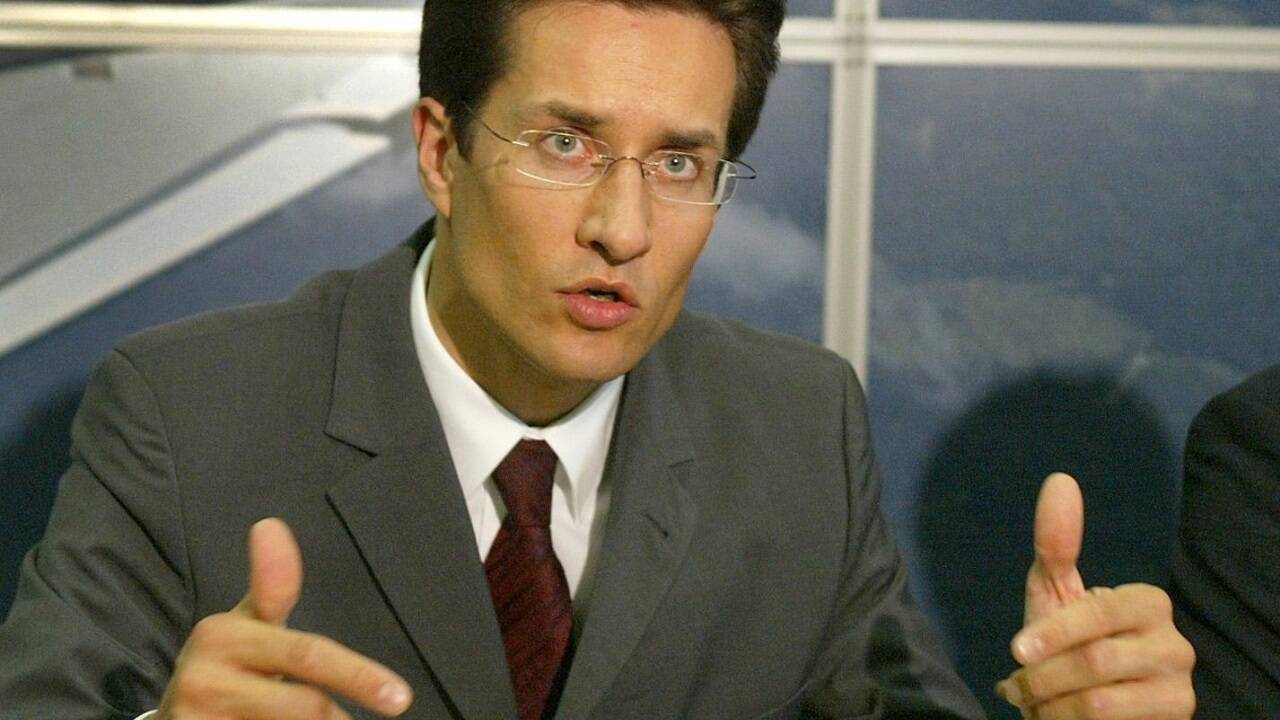 Karl-Heinz Grasser als Finanzminister im Jahr 2002. Karl-Heinz Grasser als Finanzminister im Jahr 2002.