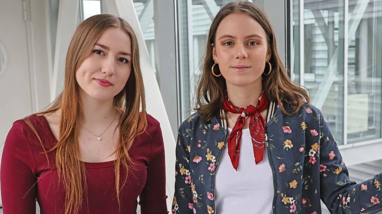Olivia Schmidbauer und Katharina Teufelsdorfer haben sich für den Bundeswettbewerb Philosophieolympiade qualifiziert.  Olivia Schmidbauer und Katharina Teufelsdorfer haben sich für den Bundeswettbewerb Philosophieolympiade qualifiziert.