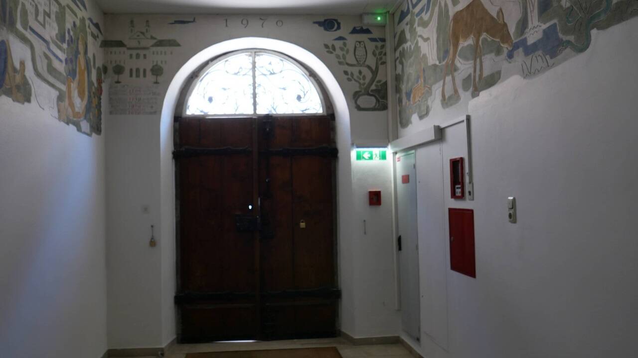 Wilhelm Kaufmanns Fresko im Gebäudefoyer.  