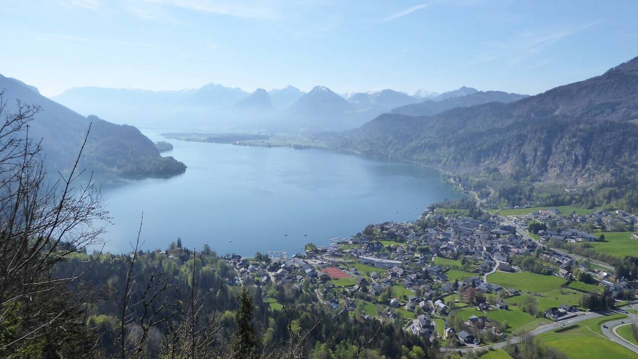 Der Gipfelblick vom Plombergstein reicht bis zum Dachstein.  