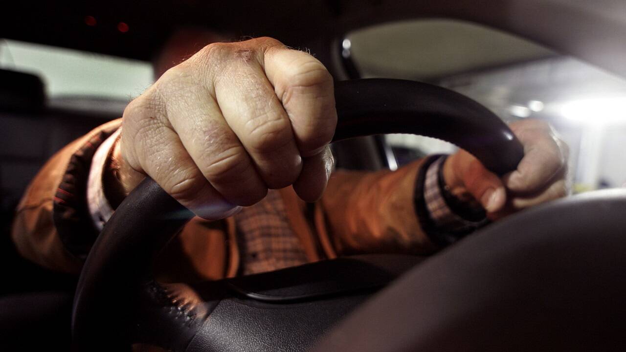 Bei einer Kontrolle in Saalfelden nahm die Polizei einen 63-jährigen Einheimischen fest. 