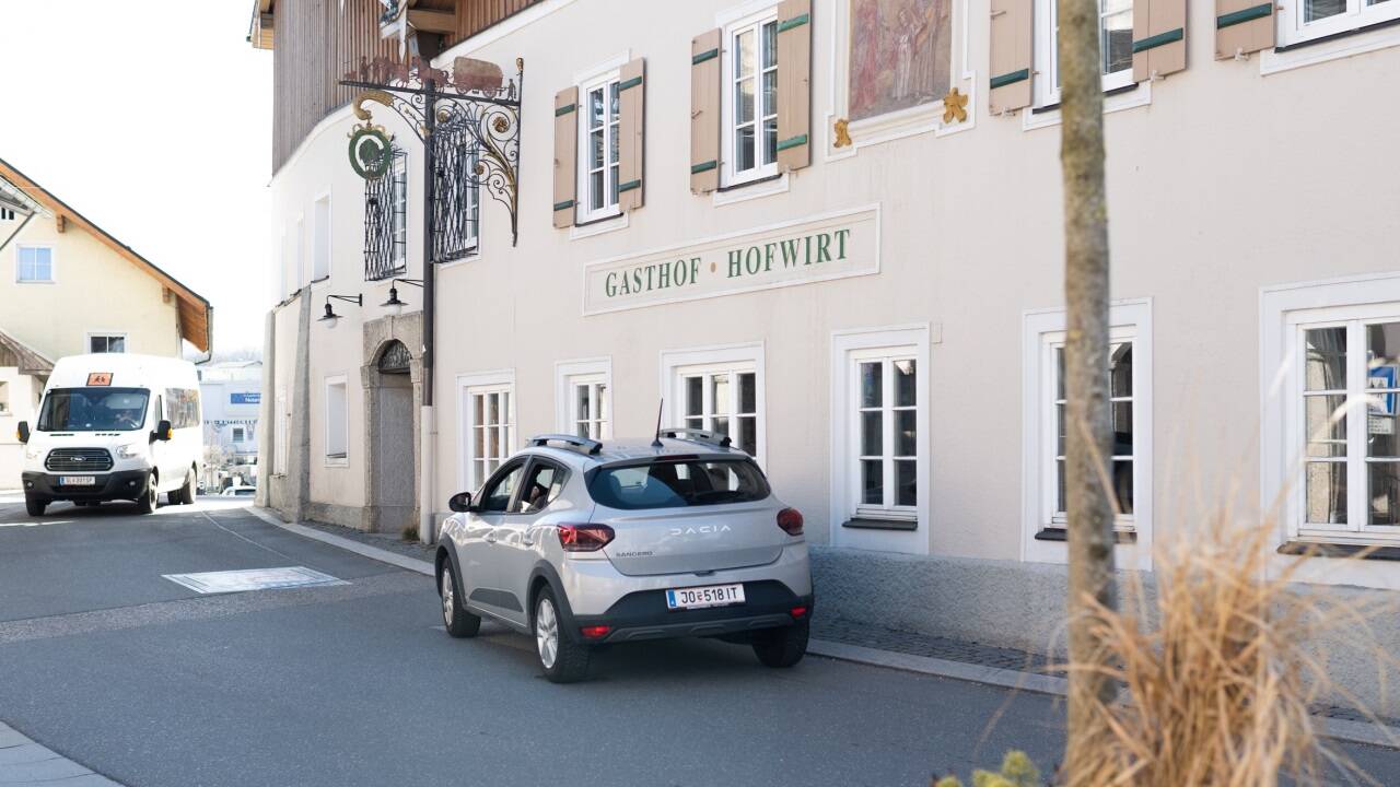Das Gasthaus im Stadtzentrum von Seekirchen soll wieder einen neuen Pächter bekommen. Die Verkehrssituation ist schwierig. 