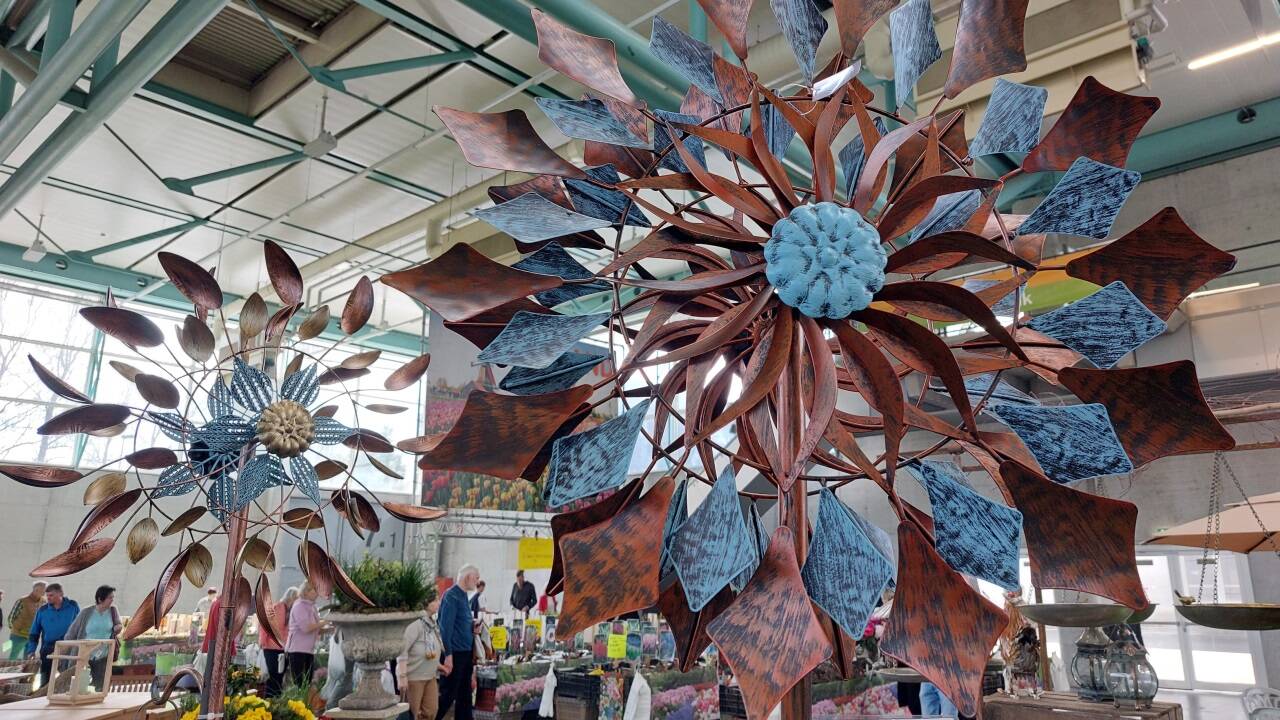 Pulverbeschichtete Windräder aus Aluminium und anderen Gartendekor gibt es am Stand von Christian Osmanovic aus Baden-Württemberg.  