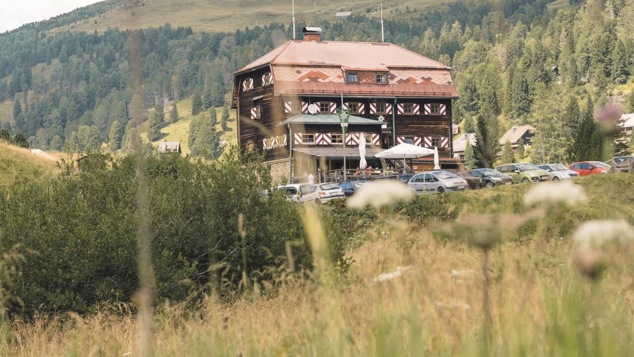 Die Dr.-Josef-Mehrl-Hütte im Lungau ist eine der vielen nach Personen benannten Alpenvereinshütten in Salzburg. Die Dr.-Josef-Mehrl-Hütte im Lungau ist eine der vielen nach Personen benannten Alpenvereinshütten in Salzburg.