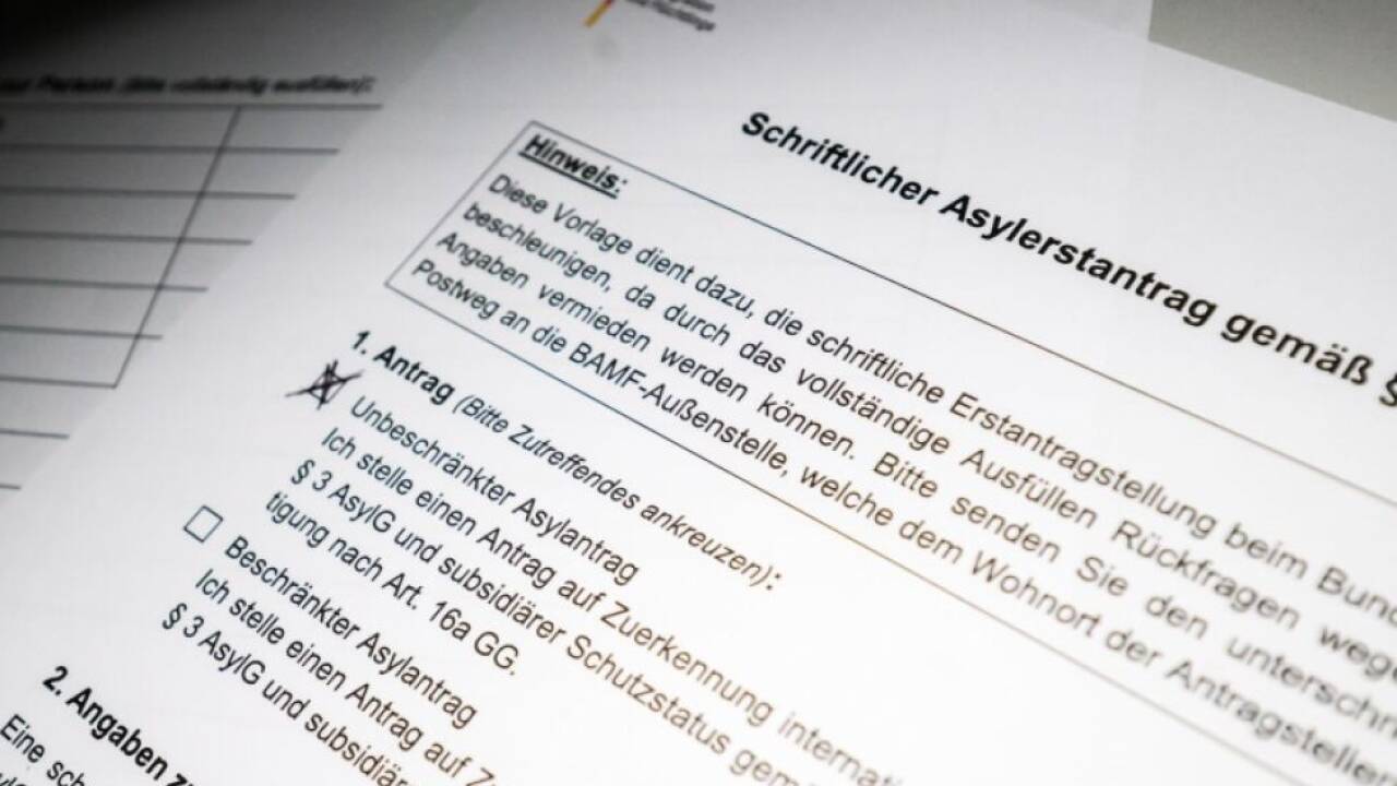 Syrer füllen seltener Asylanträge aus Syrer füllen seltener Asylanträge aus