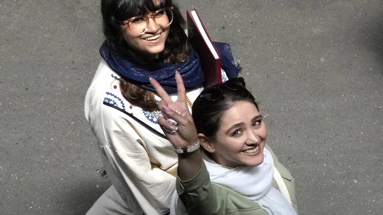 Mutiger Protest gegen die Kopftuchpflicht im Iran.  