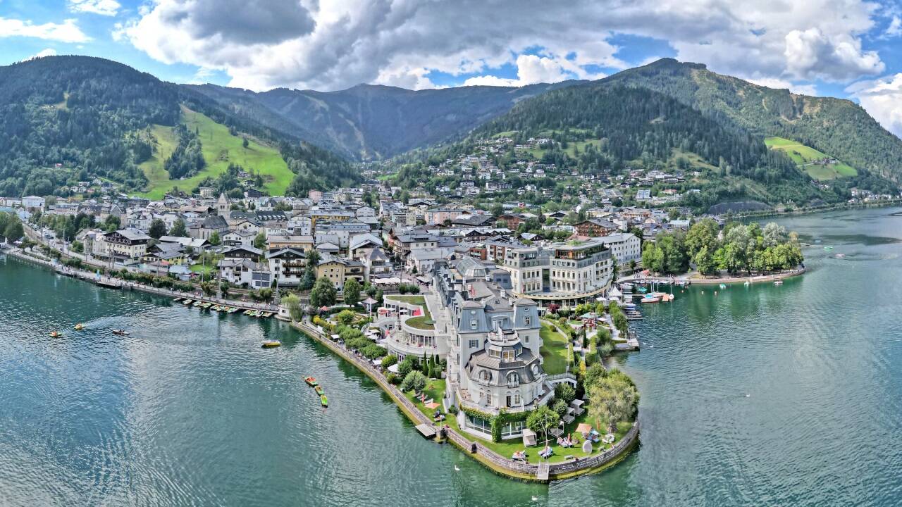 Grundsätzlich gilt in Salzburg: je ländlicher, desto niedriger die Immobilienpreise. Etwa Zell am See ist da teilweise eine Ausnahme. 