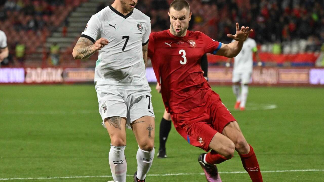 Strahinja Pavlovic (r.), der im Sommer von Red Bull Salzburg zum AC Milan wechselte, dirigierte die serbische Abwehr. 