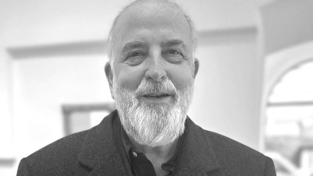 Der österreichische Künstler Hubert Schmalix ist laut Informationen der Neuen Galerie Graz nach langer Krankheit in Los Angeles gestorben. 