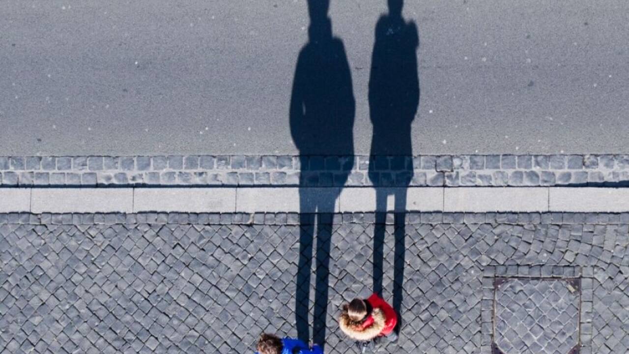 Zufriedenheit in Partnerschaften sinkt graduell bis zum großen Knick 